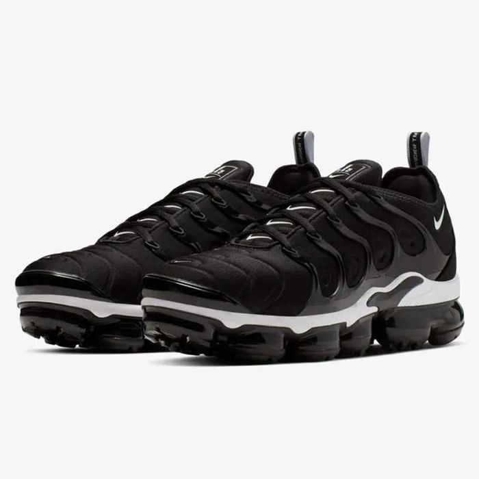 Nike Vapormax plus Черно Бели Оригинални