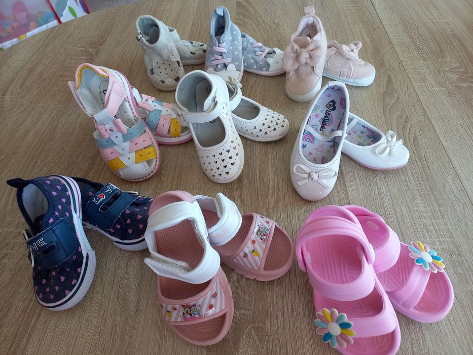 Детски сандали и обувки