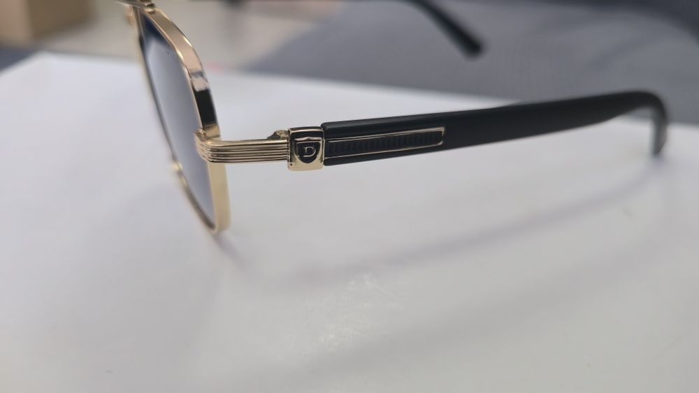 Ochelari de soare Dita rama aurie.