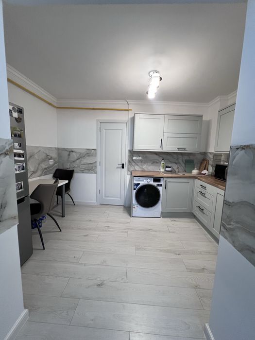 Vand apartament zona superba