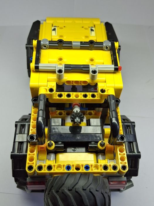 LEGO Technic Jeep Wrangler Rubicon 42122 (оригинал)

Продам оригиналь