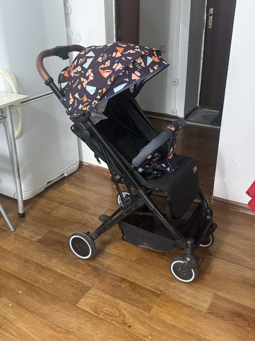 Продам прогулочная коляска легкая