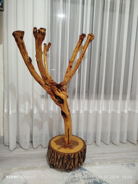 Вешалка из дерева. Работа мастера