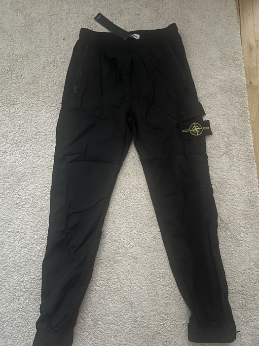 Панталон Stone Island с различни баджове