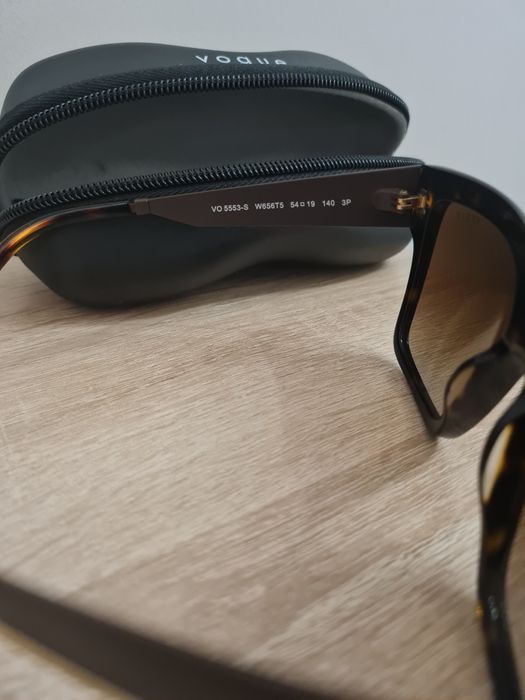 Vouge brown  Guess sunglasses kyliyan