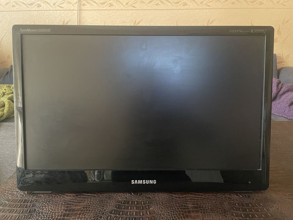 Продавам Монитор Самсунг