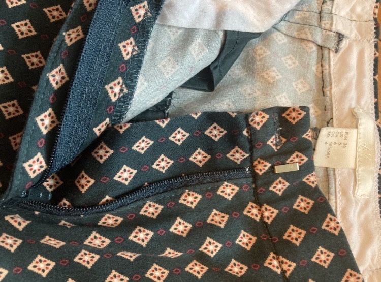 Pantaloni H&M verzi cu model geometric mărimea 36
