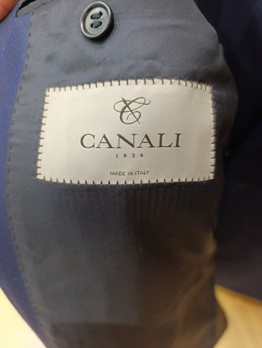 Продам костюм Canali