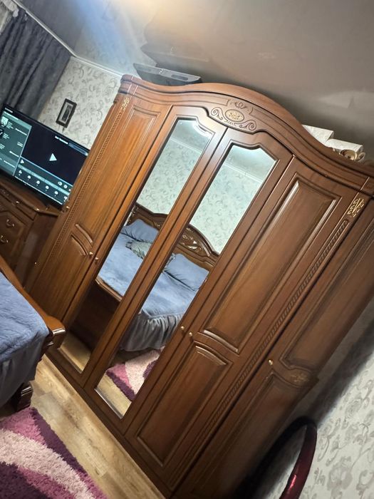 Продам спальный гарнитур