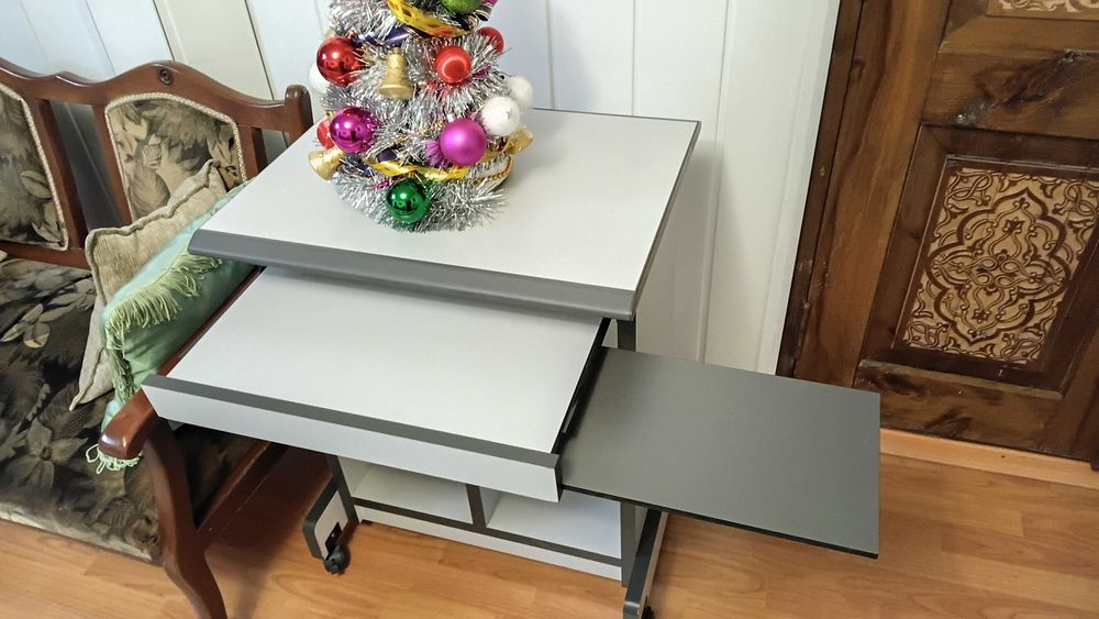 продам столик компьютерный