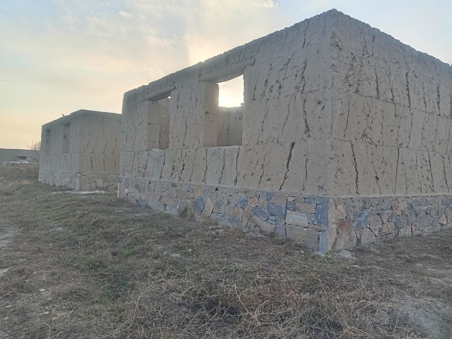 Yigirma besh sutik uyjoy sotiladi yarim tayyor holda ekkiga bulib ham