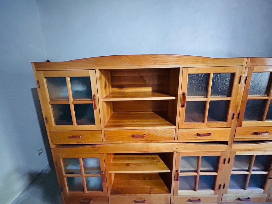Vand corpuri de bucatarie din lemn masiv (cireș)..metraj 1,60 lungime,60 inaltime pe corp(4 corpuri)