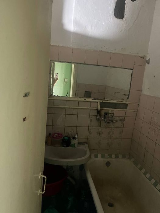 Кулай локацияда катта йул ёкасида жойлашган квартира шошилинч сотилади