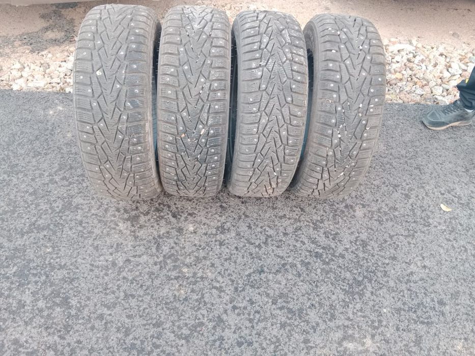 Продам зимние шипованные шины