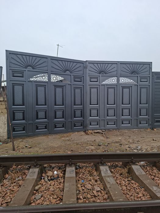 Дарвоза сотилади