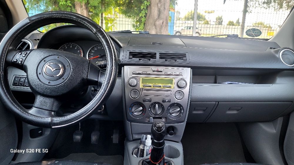 Vând mazda 2 din anul 2003