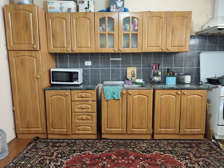 Кухняя мебель сотилади