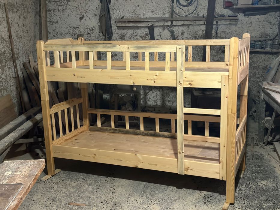 Двухэтажный кроват