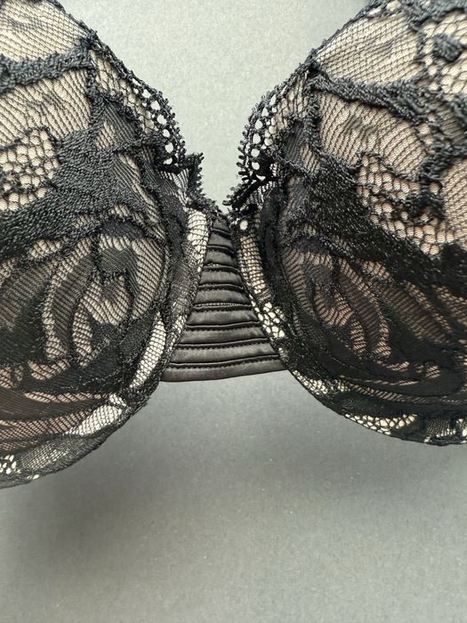 Луксозен сутиен Calvin Klein /70Е/