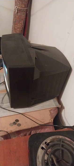 Телевизор маленки  рабочи с пултом