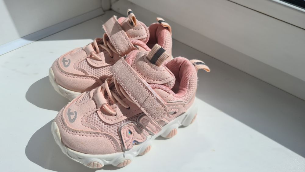 Продам обувь сандали кроссовки