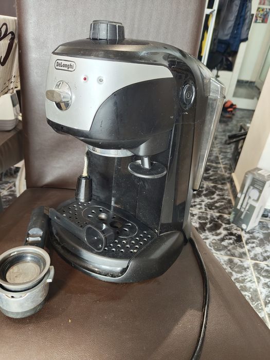 Espressor manual De'Longhi EC221.B, 15 bari, 1 l, Dispozitiv spumare,