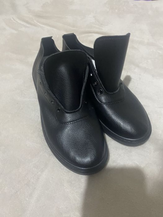 Ayollar uchun oyoq kiyim