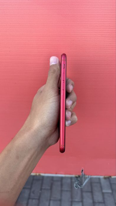 Продаю iPhone SE 2020