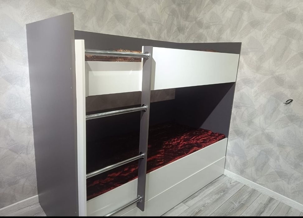 Кровать двухъярусная