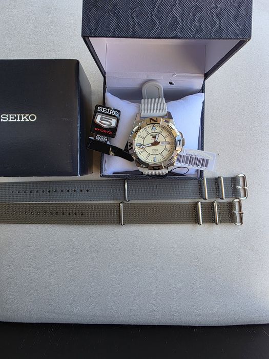 Seiko 5 Sports Military