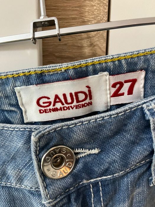Vand blugi jeans diverse modele stare foarte buna pentru femei