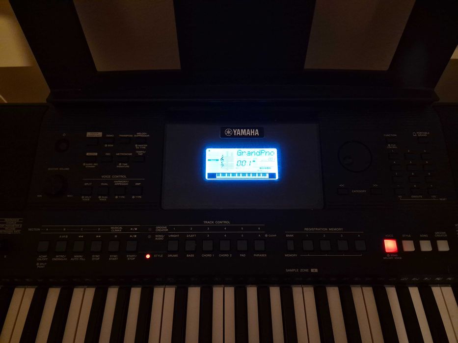 Pian Digital Portabil Yamaha PSR-E463