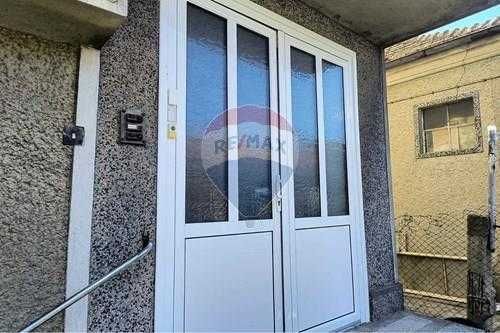 Продава се Етаж от къща в Нови пазар - 120 кв.м за 591 €/кв.м - Снимка #1