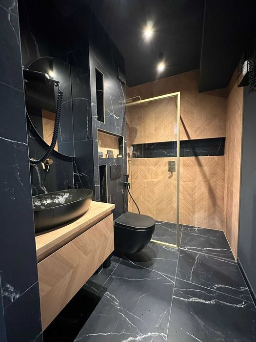 De închiriat – Apartament modern 3 camere, cu piscină și parcare