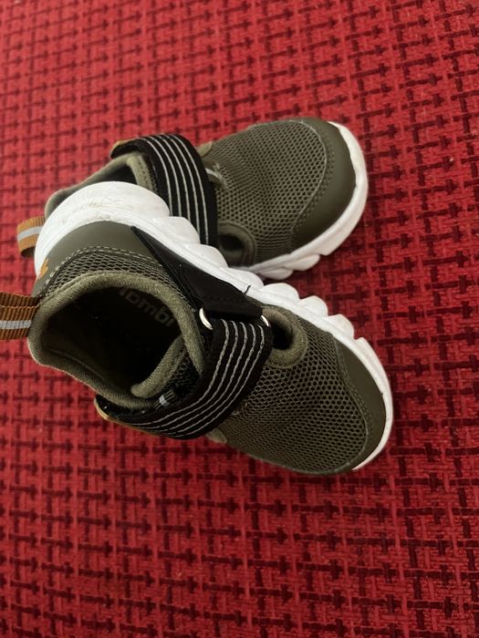 Кроссовки детские