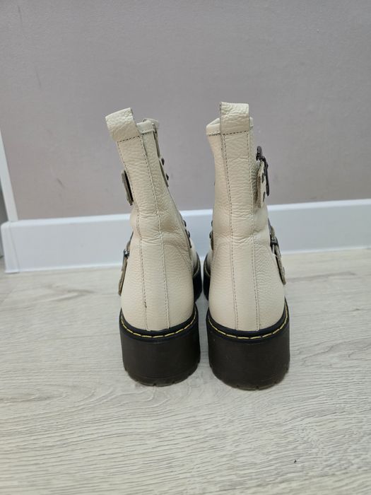 Продам новые сапоги 39 размера