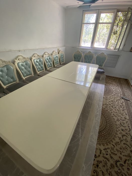Срочно продам стол и стулья