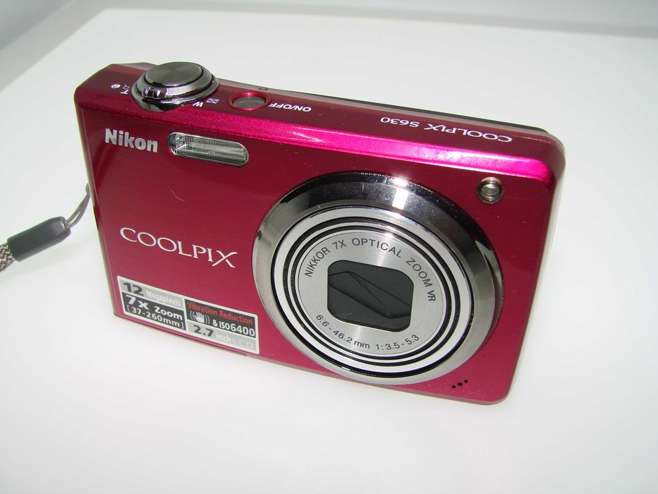 Nikon Coolpix S630 компактен розов фотоапарат в отлично състояние като НОВ - дигитална камера в уникален магента цвят пълен комплект работи отлично