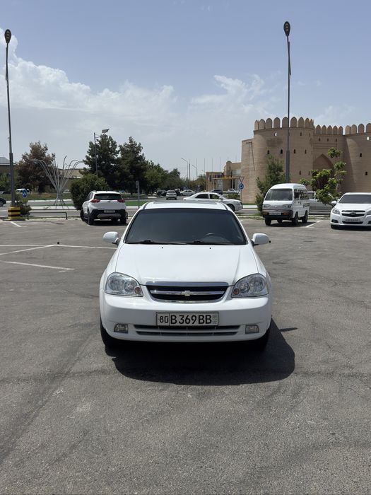Lacetti 1.8 сотилади