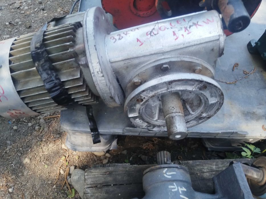 Reductor instalație de foraj troliu