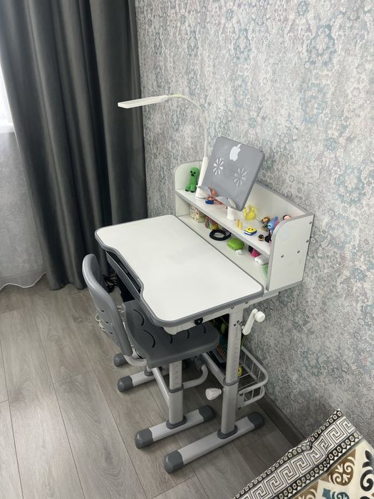 Растущий стол и стул