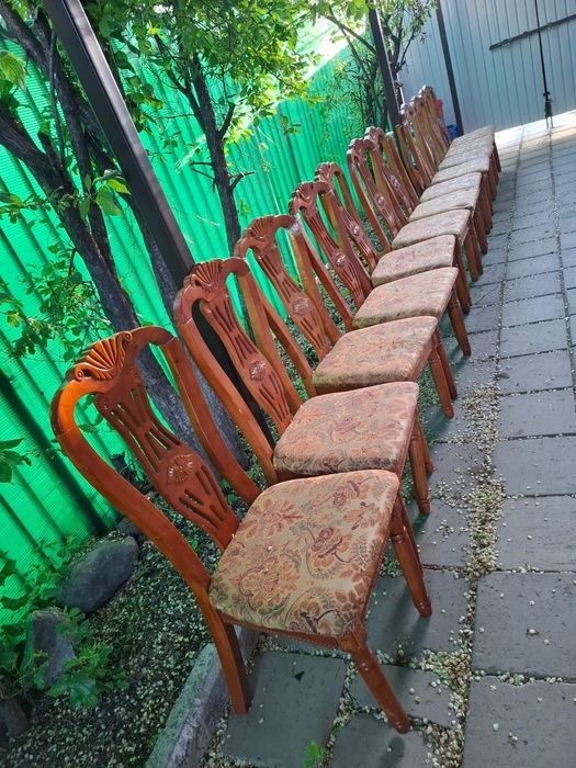 Стол со стульями
