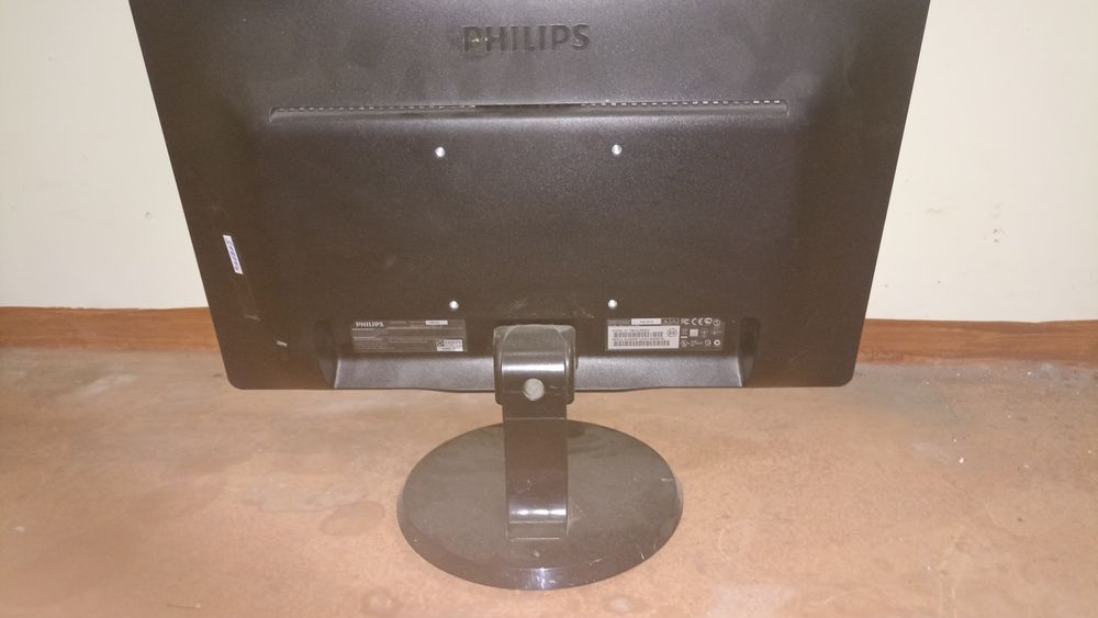 Монитор Philips 2014 года