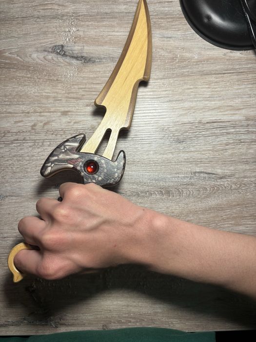Продам игрушечный нож Керамбит из дерева