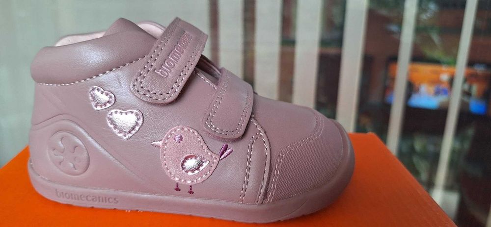 Чисто нови обувки/сникърси на Biomecanics - н. 22