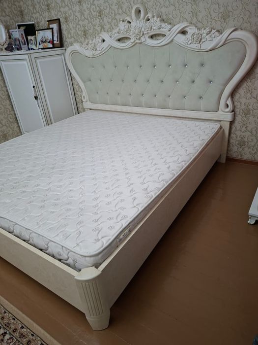 Спальный кровать