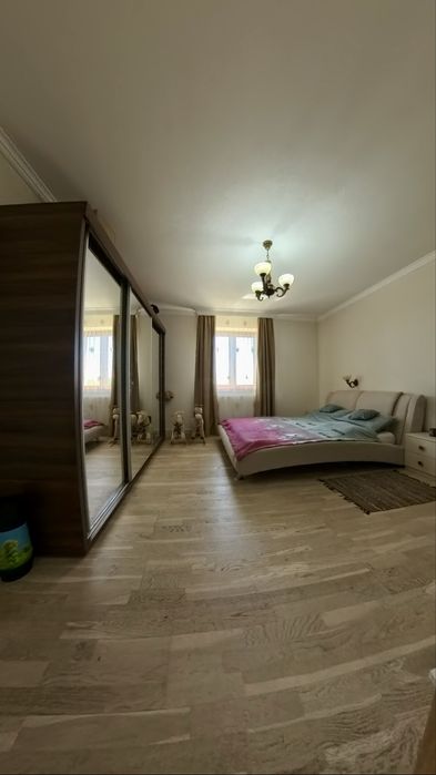 Proprietar vând casă Manastur județul Arad, proprietate spațioasă cu teren generos