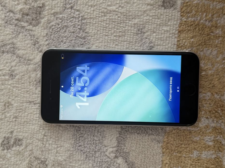 Продаю iPhone SE 2020 64 ГБ