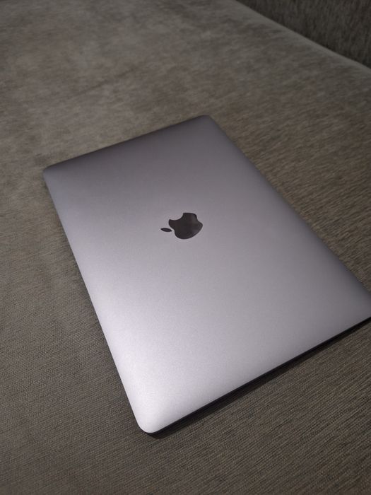 MacBook pro M2 13 inch