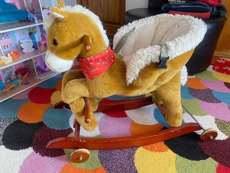 Calut balansoar cu roti pentru copii din lemn si plus